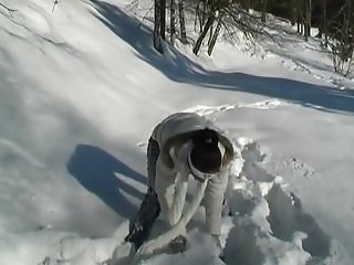 Freezing pussy masturbating in the snow