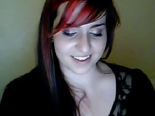 Redhead flashes her boobs (Chatroulette)