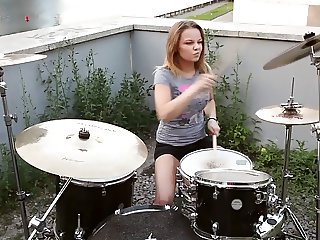 my favorite teen drummer-girl Vika