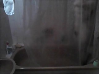 Macarena espiada en ducha