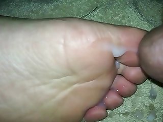 4 more cum on wife's soles and toes.