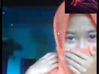 Dick Flash to Hijab jilbab girl at webcam