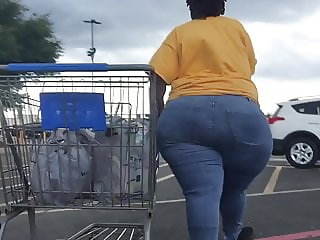 WIDE GHETTO BOOTY IN JEANS