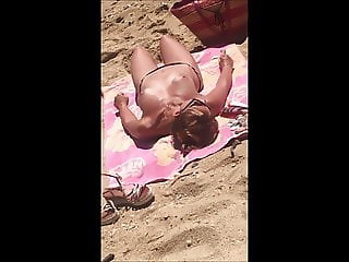 Voyeur a la plage (157) - Topless big boobs MILF on beach