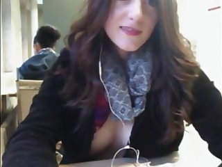 Une fille de mon ecole se caresse la chatte sur snap